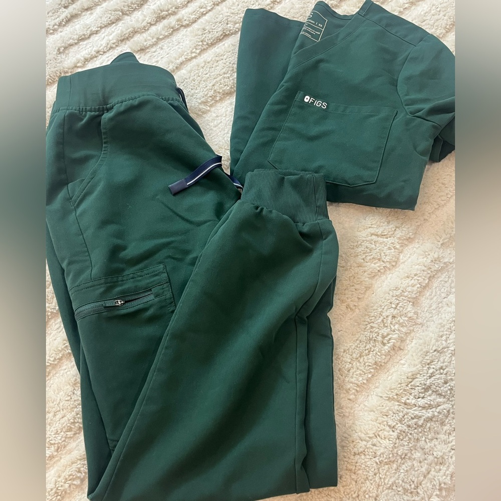 FIGS hunter green scrubs